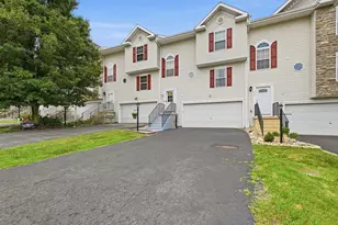 135 Cinque Terra Pl, Finleyville, PA 15332 - Photo 2