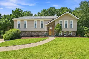1737 Grovecrest Dr, Pittsburgh, PA 15239 - Photo 1