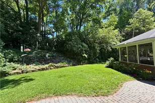 433 Shady Dr, Grove City Boro, PA 16127 - Photo 10