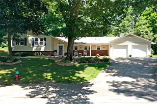 433 Shady Dr, Grove City Boro, PA 16127 - Photo 1