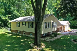433 Shady Dr, Grove City Boro, PA 16127 - Photo 2