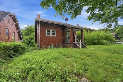 375 Ohio Ave, Clairton, PA 15025 - Photo 2
