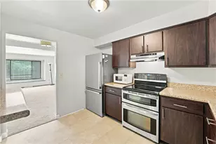 239 Thornberry Dr, Ross Twp, PA 15237 - Photo 10