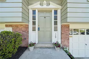 349 Crescent Gardens Dr, Pittsburgh, PA 15235 - Photo 2