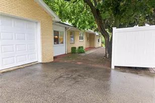 2552 S Hermitage Rd, Hermitage, PA 16148 - Photo 2
