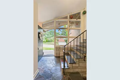 9 Highland Dr, Kilbuck Twp, PA 15202 - Photo 2