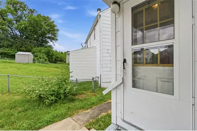 544 Thompson Ave, Clairton, PA 15025 - Photo 4
