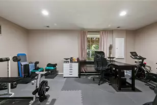 347 Sunrise Dr, Carnegie, PA 15106 - Photo 22