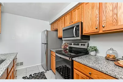 302 Elm Ct, Ross Twp, PA 15237 - Photo 4
