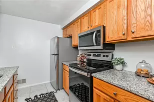 302 Elm Ct, Ross Twp, PA 15237 - Photo 4