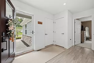 115 Touchstone Ct, Lancaster Township, PA 16037 - Photo 4