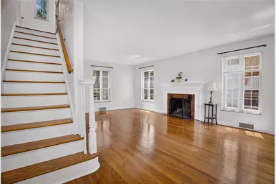 815 Country Club Dr, Pittsburgh, PA 15228 - Photo 4