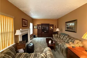 121 Robinson Dr, Pittsburgh, PA 15236 - Photo 10