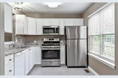 229 Hillvue Dr, Seven Fields Boro, PA 16046 - Photo 8