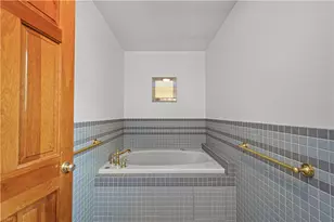 1410 Romano Dr, Bridgeville, PA 15017 - Photo 20