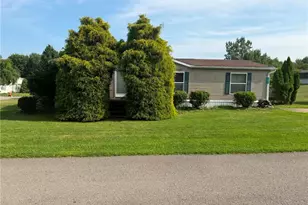 127 Marylynn Ln, Adams Township, PA 16059 - Photo 2