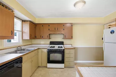 1825 Dixon Way, Patterson Township, PA 15010 - Photo 10
