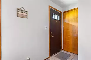 538 Newport Dr, Hempfield Township, PA 15601 - Photo 8