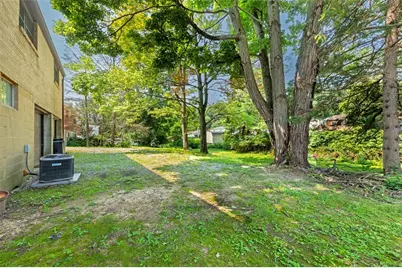 538 Newport Dr, Hempfield Township, PA 15601 - Photo 6