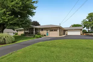 162 Thorn St, Oaklahoma Boro, PA 15613 - Photo 2