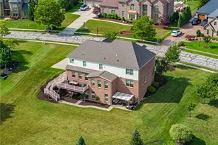 124 Majestic Dr, Cranberry Township, PA 16046 - Photo 2
