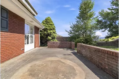 38 Jefferson Ave, Monessen, PA 15062 - Photo 14