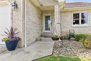 673 Chesapeake Ct, Hermitage, PA 16148 - Photo 2