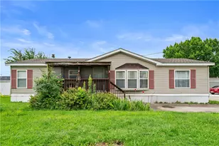 736 Regent Dr, Chartiers, PA 15301 - Photo 1