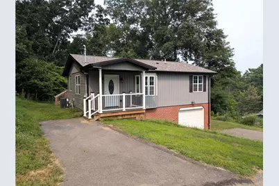 910 Burton, Youngwood, PA 15697 - Photo 2