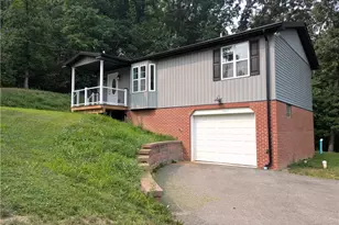 910 Burton, Youngwood, PA 15697 - Photo 30