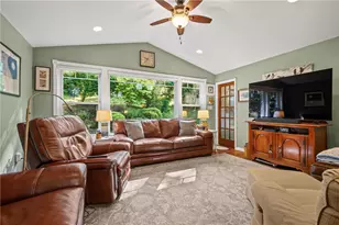 1628 Harvest Hill Dr, Pittsburgh, PA 15239 - Photo 4