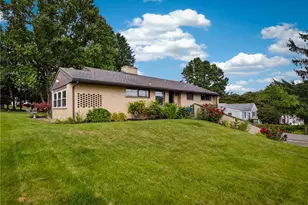 11 Ellen Dr, Robinson Twp, PA 15136 - Photo 2