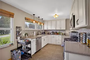 11 Ellen Dr, Robinson Twp, PA 15136 - Photo 6