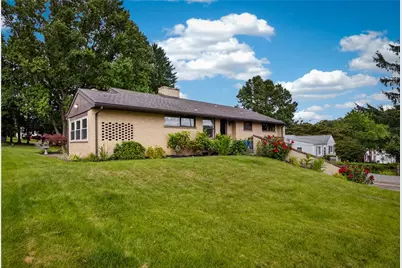 11 Ellen Drive, Robinson Twp, PA 15136 - Photo 2