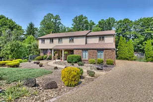 651 Buckingham Dr, Hempfield Township, PA 15601 - Photo 2