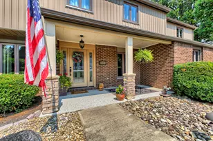 651 Buckingham Dr, Hempfield Township, PA 15601 - Photo 4
