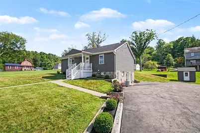 502 Clyde St, Oakdale, PA 15071 - Photo 2