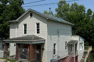 1102 Oakland Ave, Charleroi Boro, PA 15022 - Photo 2