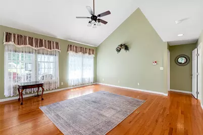 142 Bradford Square Dr, Trafford, PA 15085 - Photo 12