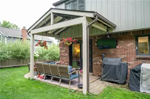243 Oak Entrance Dr, Jefferson Hills, PA 15025 - Photo 2