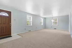 323 Constitution Dr, Pittsburgh, PA 15236 - Photo 10