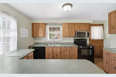 125 White Oak Dr, White Oak, PA 15131 - Photo 10