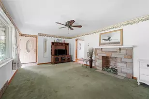 125 White Oak Dr, White Oak, PA 15131 - Photo 4