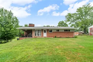 449 Emerald Dr, Pittsburgh, PA 15237 - Photo 2