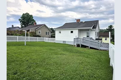 206 Meadowview Dr, Unity Township, PA 15650 - Photo 2