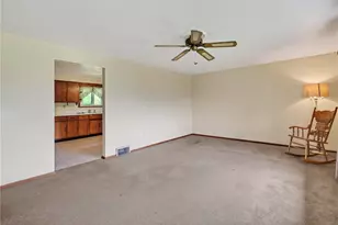 323 Albrights Lake Rd, Hempfield Township, PA 15601 - Photo 6