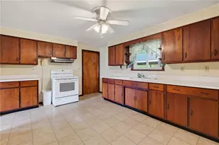 323 Albrights Lake Rd, Hempfield Township, PA 15601 - Photo 4