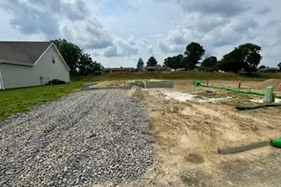 209 Muirfield Ct, Center Township, PA 16001 - Photo 2