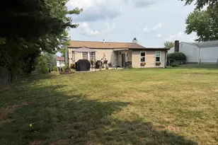 130 Wayne Dr, Cranberry Township, PA 16066 - Photo 4