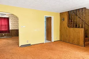 124 Holmes St, Vandergrift, PA 15690 - Photo 2